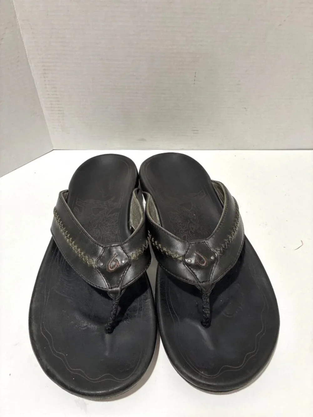 OluKai Mea Ola men's leather sandals flip flop in black size 12